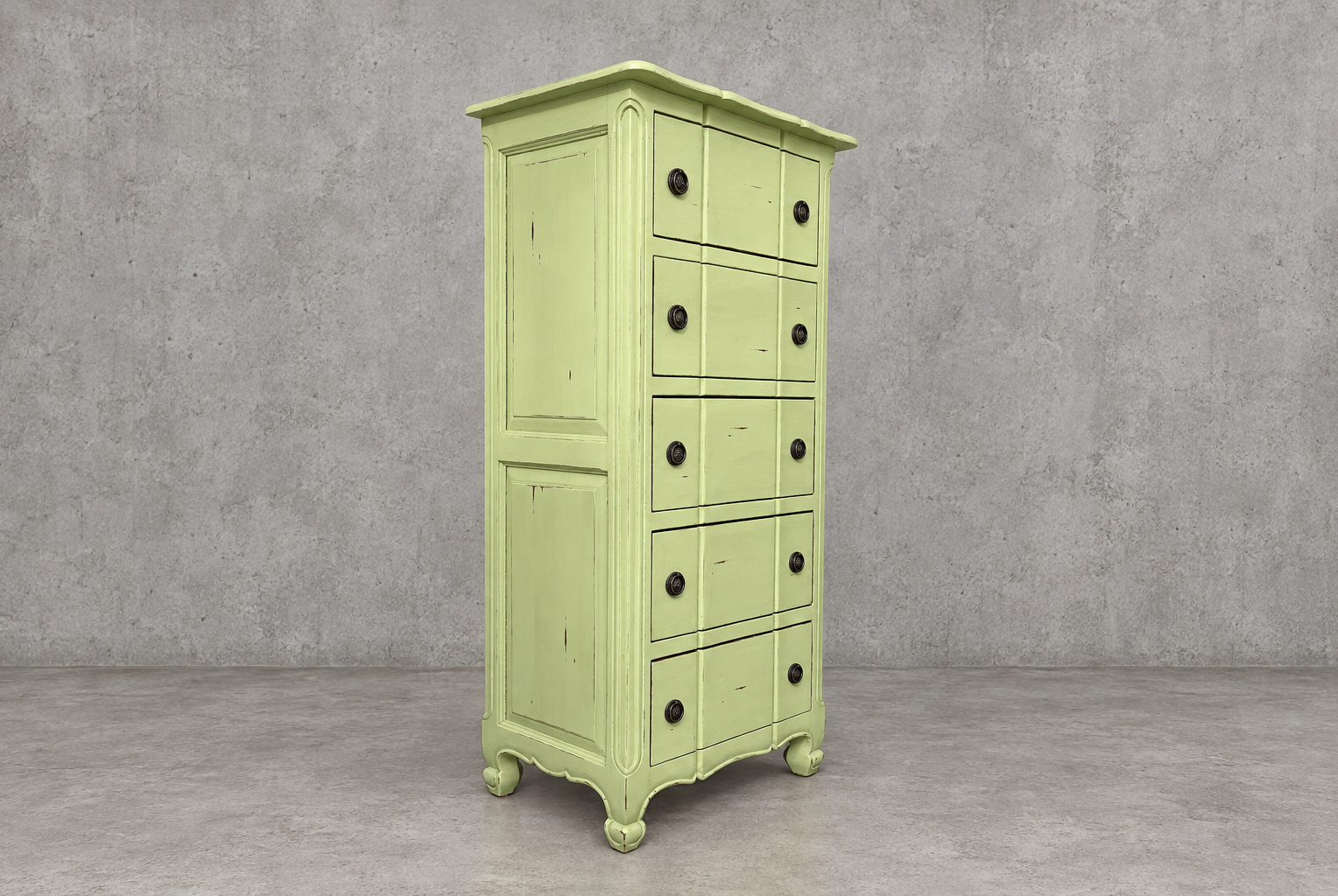 Bramble Province Lingerie Chest 斗櫃 45 度全身，淺蘋果綠色 5 個抽屜與古銅拉環，下方外翻捲腳，側板有上下兩塊框板